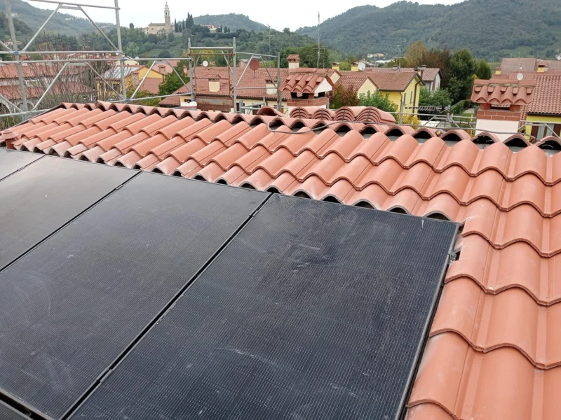 Rifacimento tetto con insufflaggio e installazione fotovoltaico a Galzignano Terme